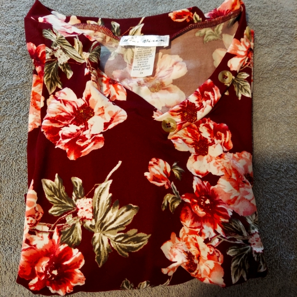 Women's plus size top